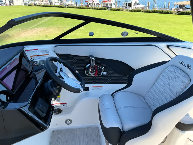 Slide: The Image of Sea Ray SPX 210 Outboard 2026 - 16