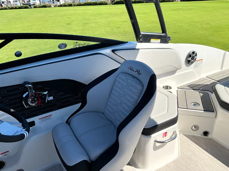 Slide: The Image of Sea Ray SPX 210 Outboard 2026 - 17