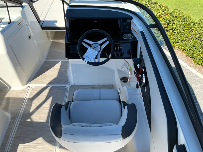 Slide: The Image of Sea Ray SPX 210 Outboard 2026 - 18