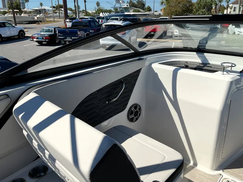 Slide: The Image of Sea Ray SPX 210 Outboard 2026 - 20