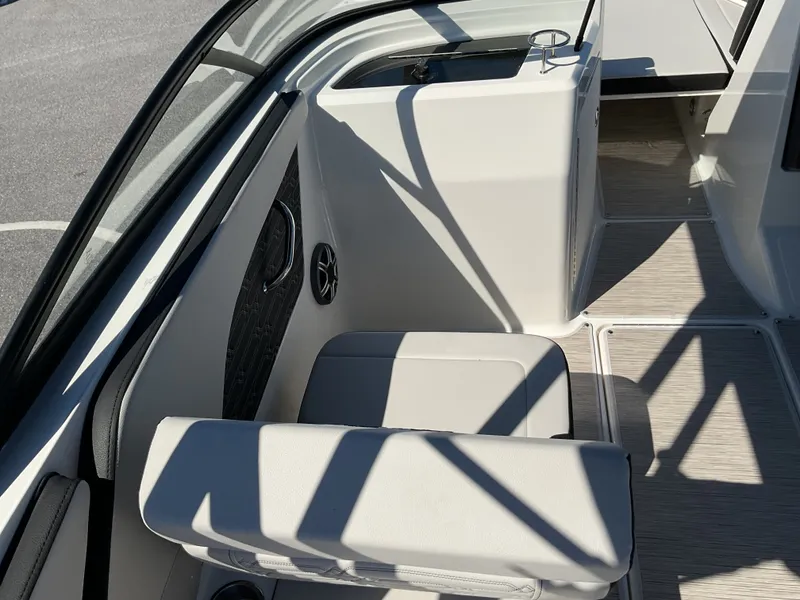 Slide: The Image of Sea Ray SPX 210 Outboard 2026 - 29