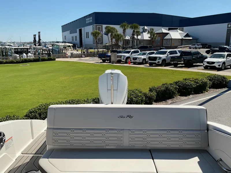 Slide: The Image of Sea Ray SPX 210 Outboard 2026 - 31