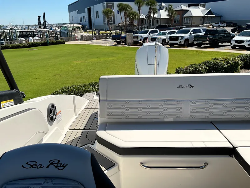 Slide: The Image of Sea Ray SPX 210 Outboard 2026 - 35