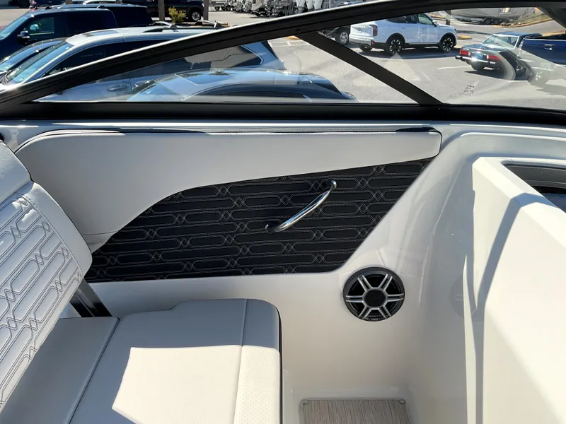 Slide: The Image of Sea Ray SPX 210 Outboard 2026 - 36