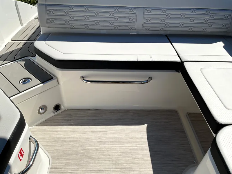 Slide: The Image of Sea Ray SPX 210 Outboard 2026 - 41