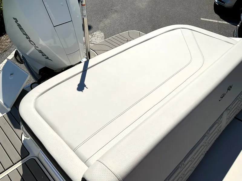 Slide: The Image of Sea Ray SPX 210 Outboard 2026 - 42