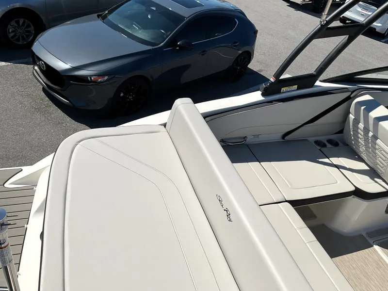 Slide: The Image of Sea Ray SPX 210 Outboard 2026 - 44