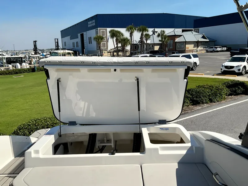 Slide: The Image of Sea Ray SPX 210 Outboard 2026 - 53