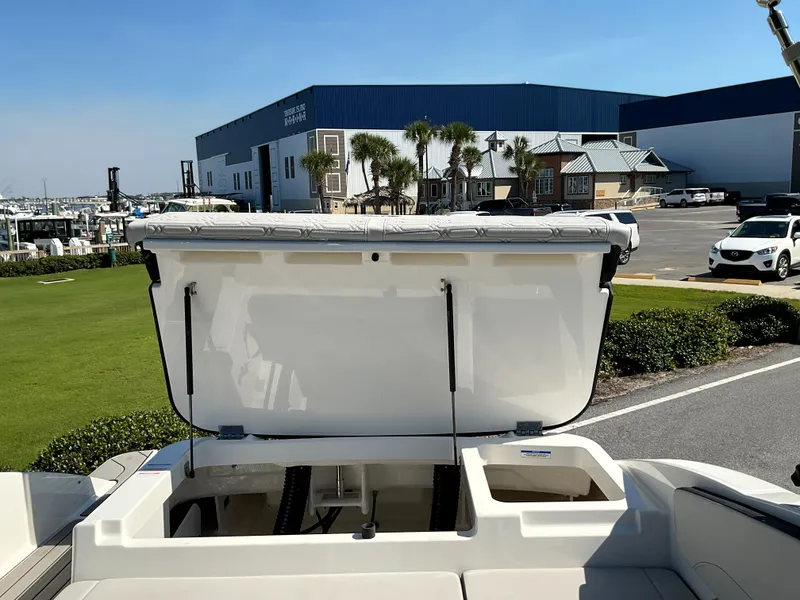 Slide: The Image of Sea Ray SPX 210 Outboard 2026 - 54