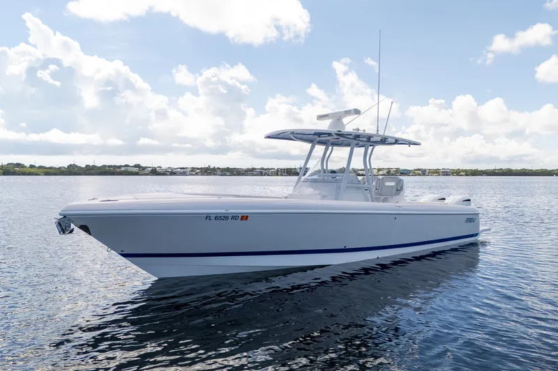 The Image of Intrepid 327 CC 2016 - 0