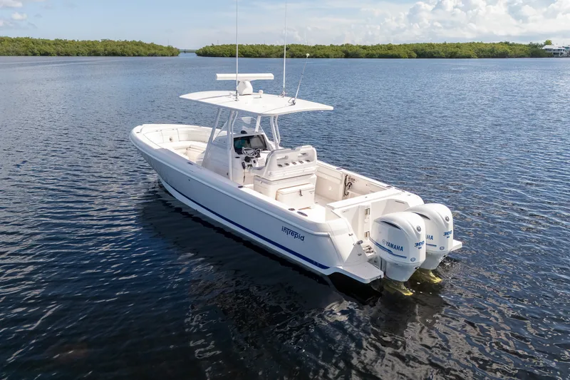 Slide: The Image of Intrepid 327 CC 2016 - 10