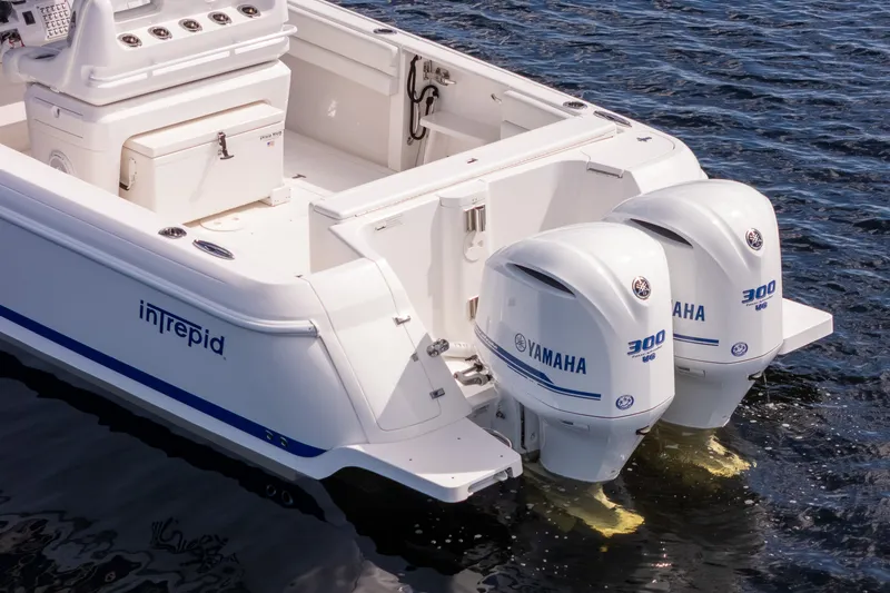 Slide: The Image of Intrepid 327 CC 2016 - 13