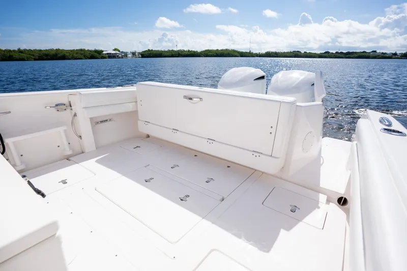 Slide: The Image of Intrepid 327 CC 2016 - 14