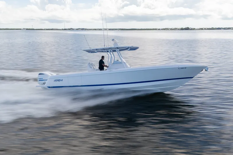 Slide: The Image of Intrepid 327 CC 2016 - 4