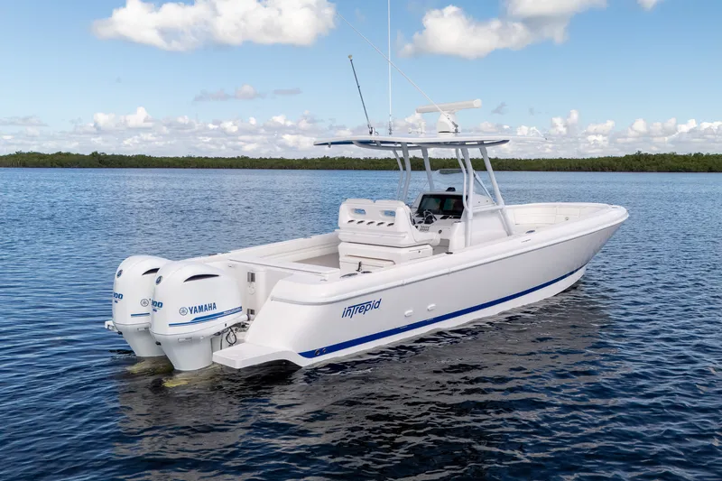 Slide: The Image of Intrepid 327 CC 2016 - 9