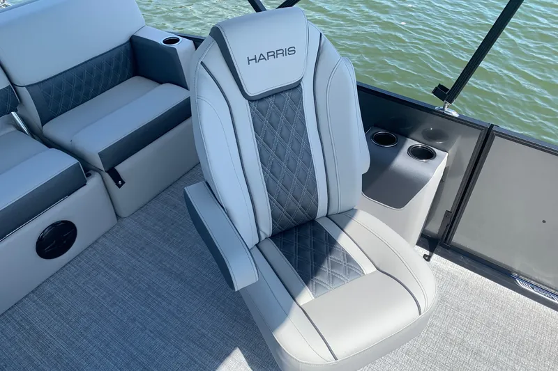 Slide: The Image of Harris Cruiser 230 2026 - 15