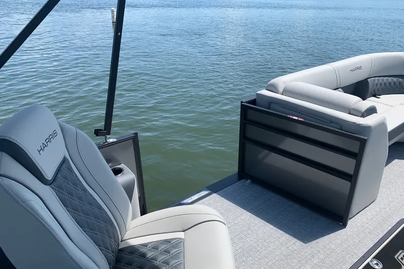 Slide: The Image of Harris Cruiser 230 2026 - 17