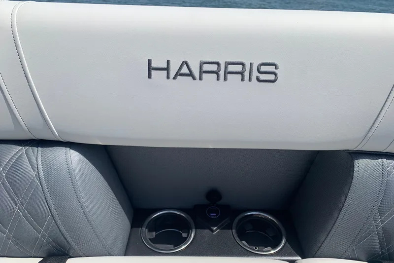 Slide: The Image of Harris Cruiser 230 2026 - 24