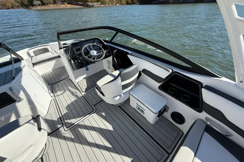 Slide: The Image of Yamaha 195S 2026 - 14