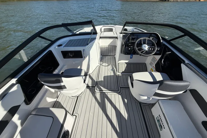 Slide: The Image of Yamaha 195S 2026 - 18