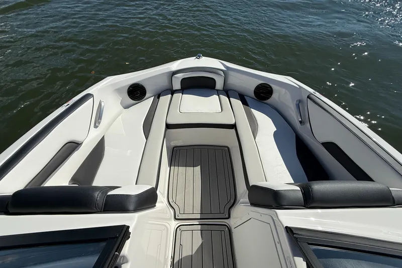 Slide: The Image of Yamaha 195S 2026 - 19