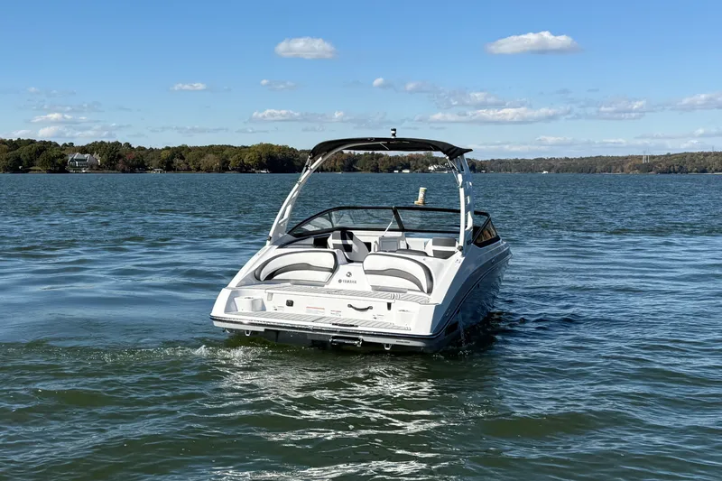 Slide: The Image of Yamaha 195S 2026 - 2