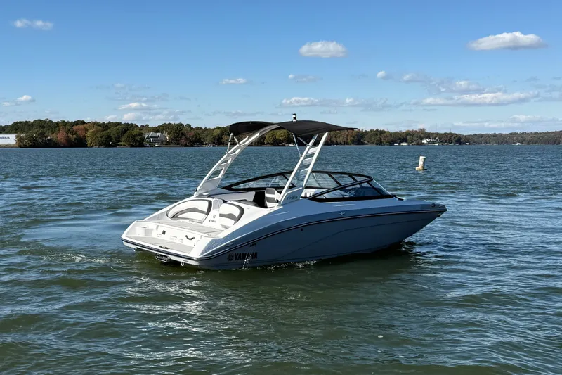 Slide: The Image of Yamaha 195S 2026 - 3