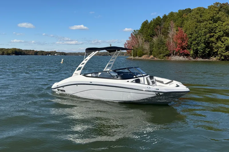 Slide: The Image of Yamaha 195S 2026 - 5