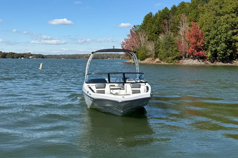 Slide: The Image of Yamaha 195S 2026 - 6