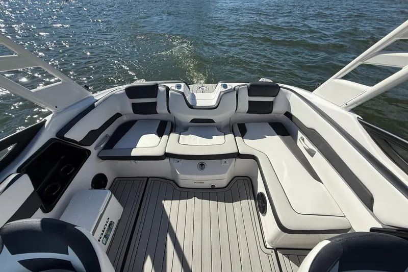 Slide: The Image of Yamaha 195S 2026 - 7