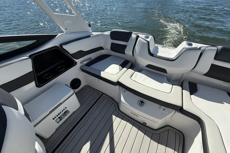 Slide: The Image of Yamaha 195S 2026 - 8