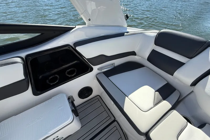 Slide: The Image of Yamaha 195S 2026 - 9