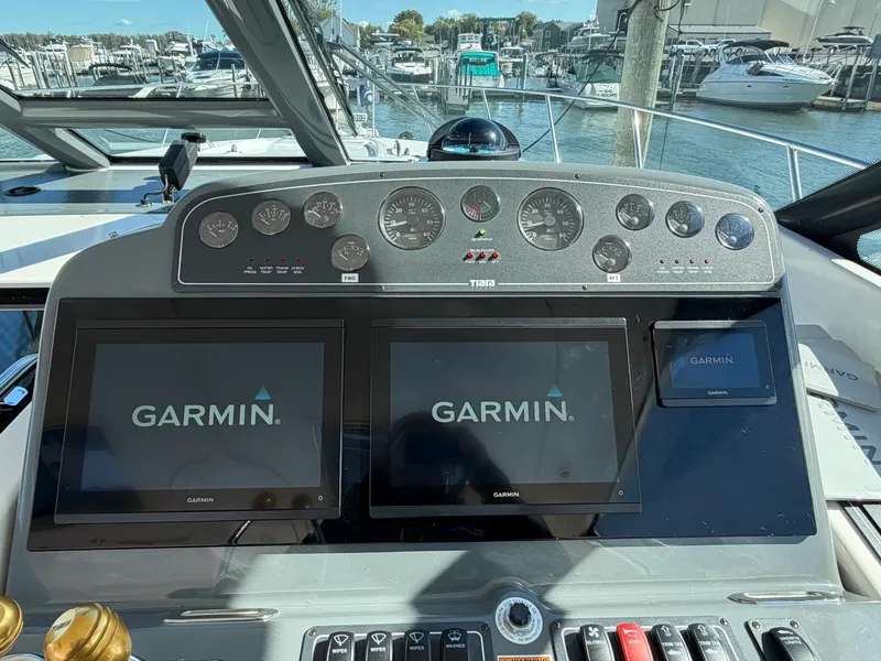 Slide: The Image of Tiara 3600 SOVRAN 2006 - 16