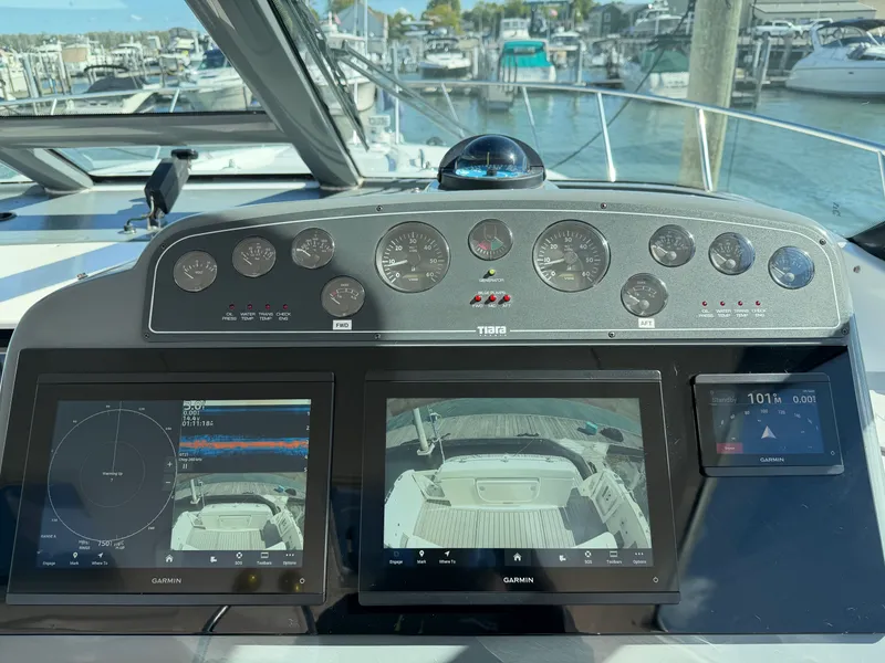 Slide: The Image of Tiara 3600 SOVRAN 2006 - 17