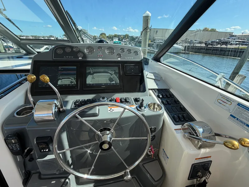 Slide: The Image of Tiara 3600 SOVRAN 2006 - 18