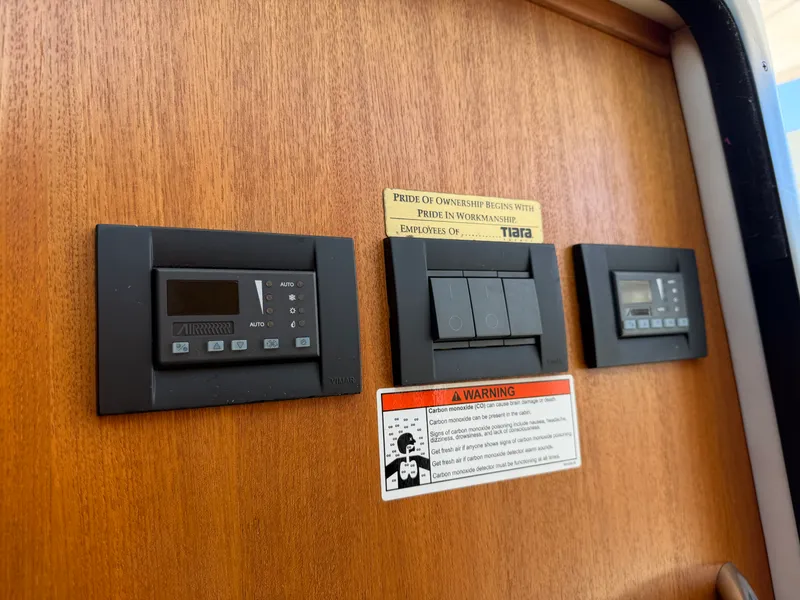 Slide: The Image of Tiara 3600 SOVRAN 2006 - 23