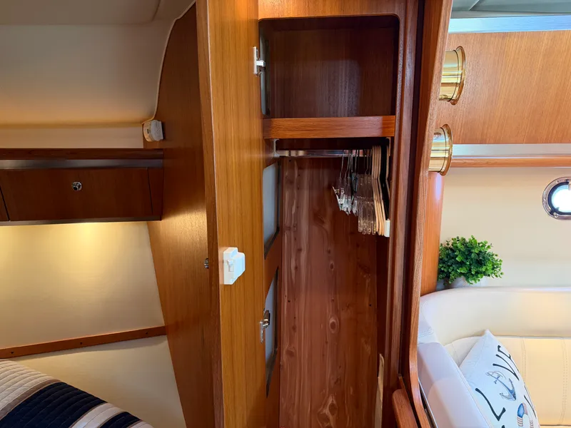 Slide: The Image of Tiara 3600 SOVRAN 2006 - 35