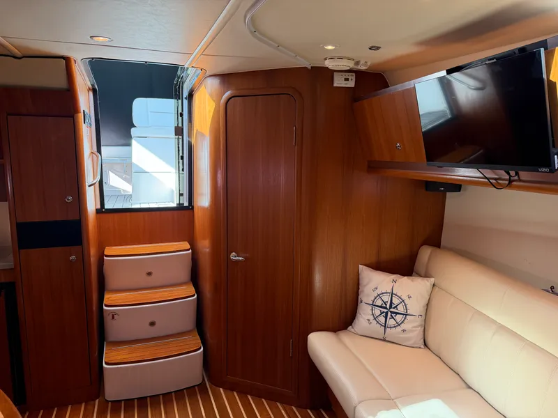 Slide: The Image of Tiara 3600 SOVRAN 2006 - 36