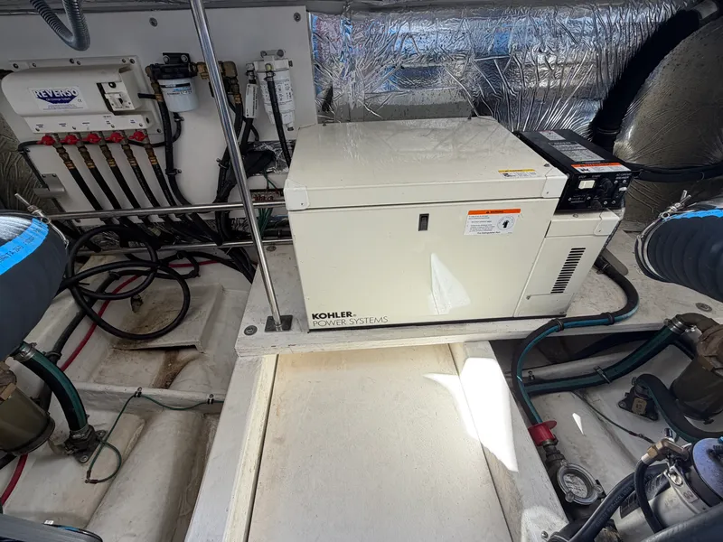 Slide: The Image of Tiara 3600 SOVRAN 2006 - 43