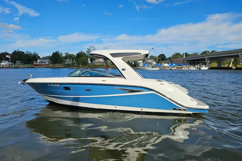 Slide: The Image of Sea Ray SLX 310 2022 - 0