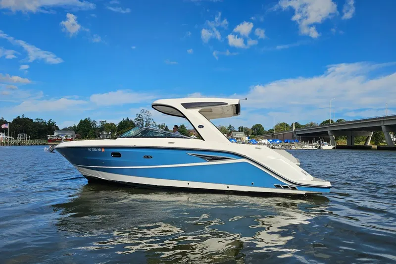 Slide: The Image of Sea Ray SLX 310 2022 - 1