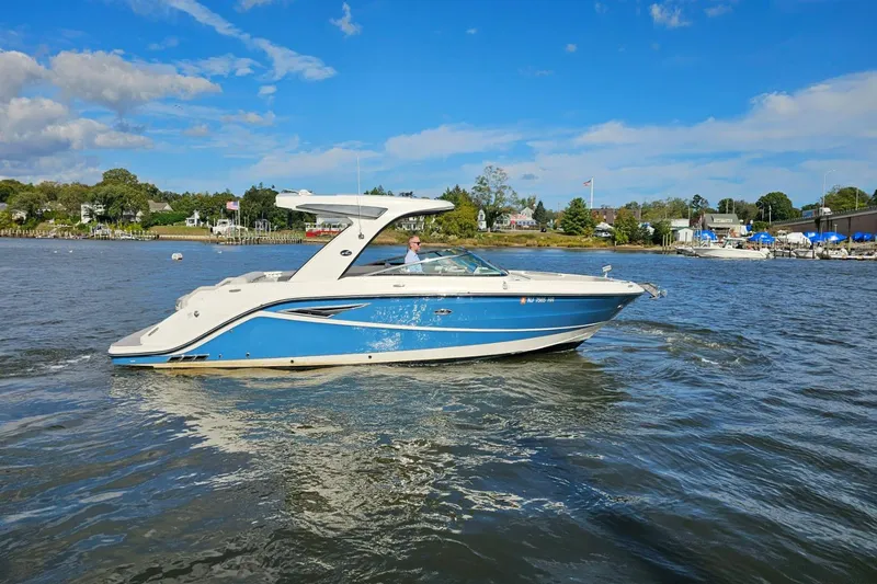 Slide: The Image of Sea Ray SLX 310 2022 - 10