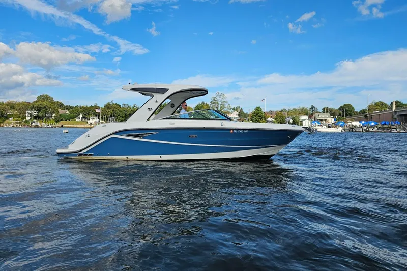 Slide: The Image of Sea Ray SLX 310 2022 - 11