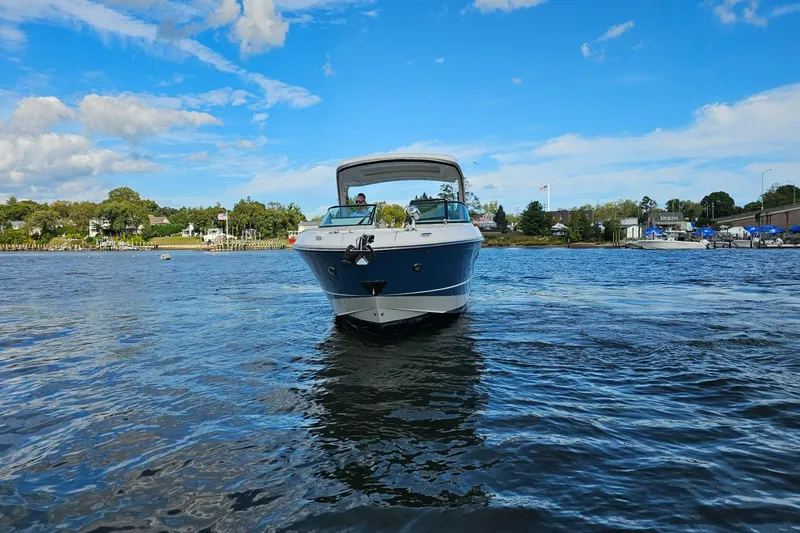 Slide: The Image of Sea Ray SLX 310 2022 - 16