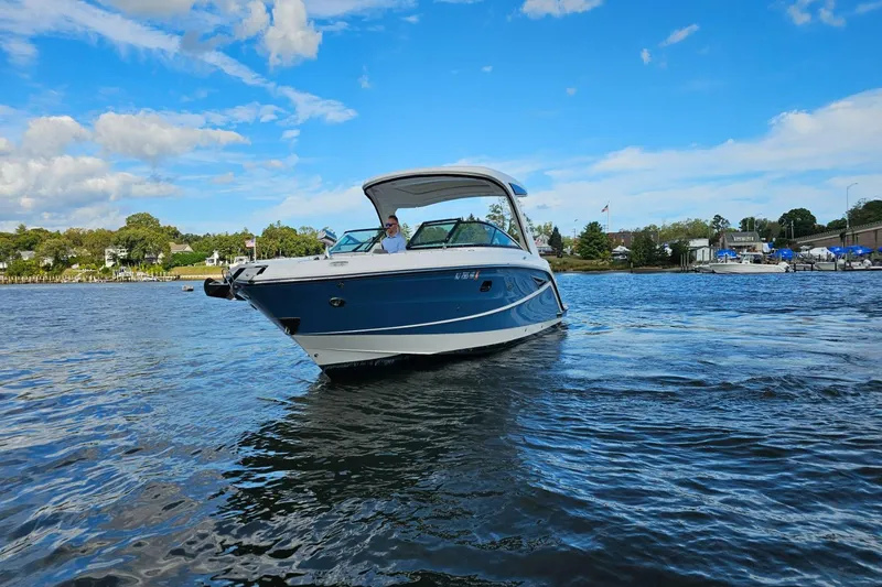 Slide: The Image of Sea Ray SLX 310 2022 - 17