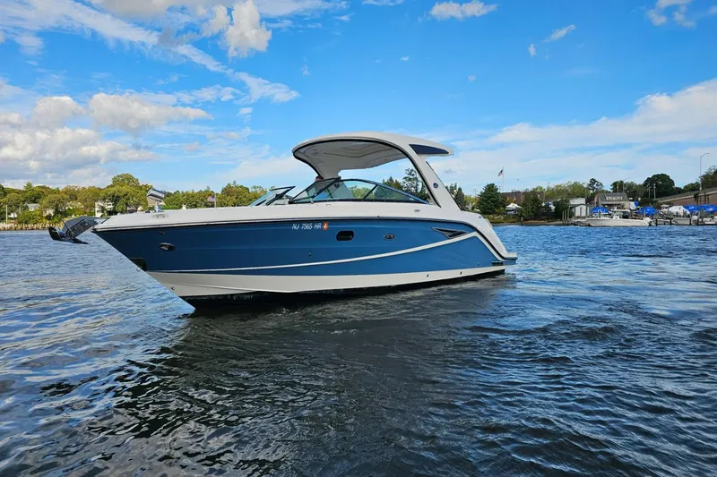 Slide: The Image of Sea Ray SLX 310 2022 - 18