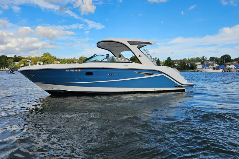 Slide: The Image of Sea Ray SLX 310 2022 - 20