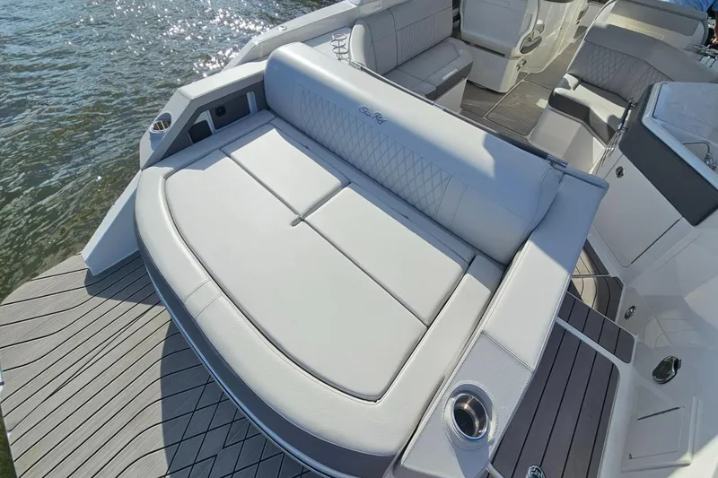 Slide: The Image of Sea Ray SLX 310 2022 - 23