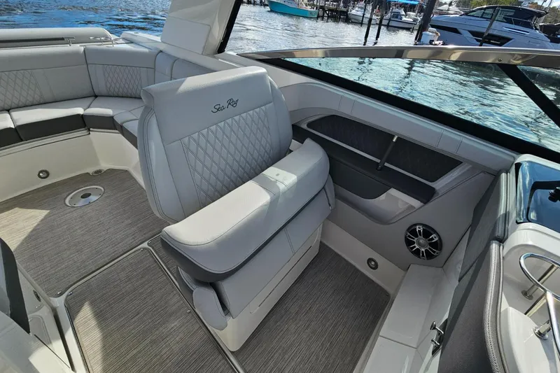 Slide: The Image of Sea Ray SLX 310 2022 - 29
