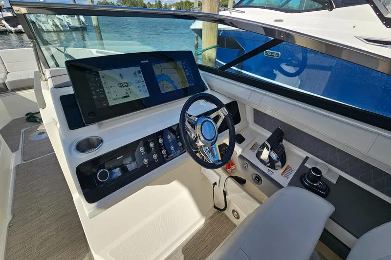 Slide: The Image of Sea Ray SLX 310 2022 - 30